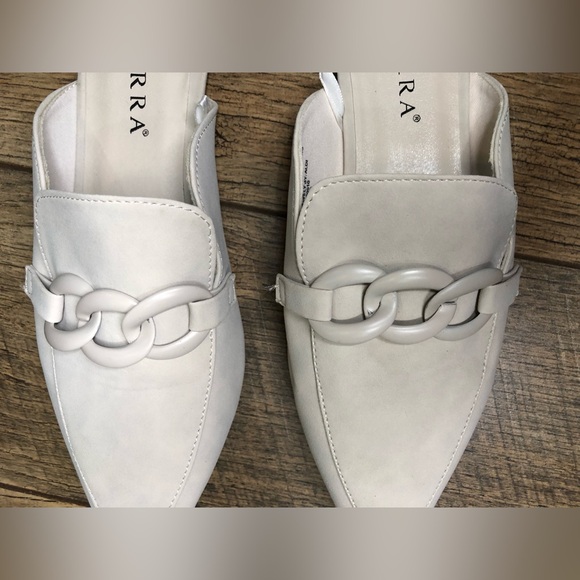 Serra Suede White Slip On Mule With Metal Chain Size 9 - Picture 7 of 11